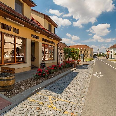 Penzion&Vinný bar Régio Kyjov  Extérieur photo